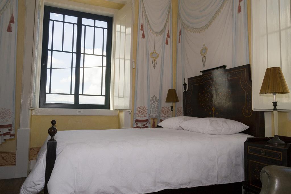 Solar Romantico Anno 1850 Al Hotel Torres Novas Room photo