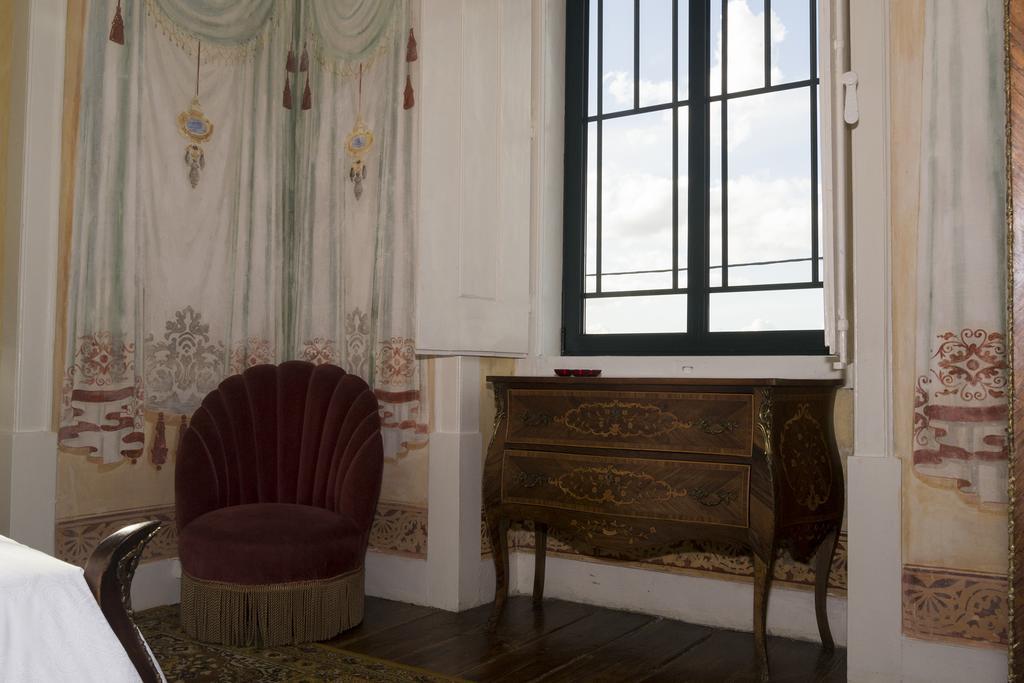 Solar Romantico Anno 1850 Al Hotel Torres Novas Room photo